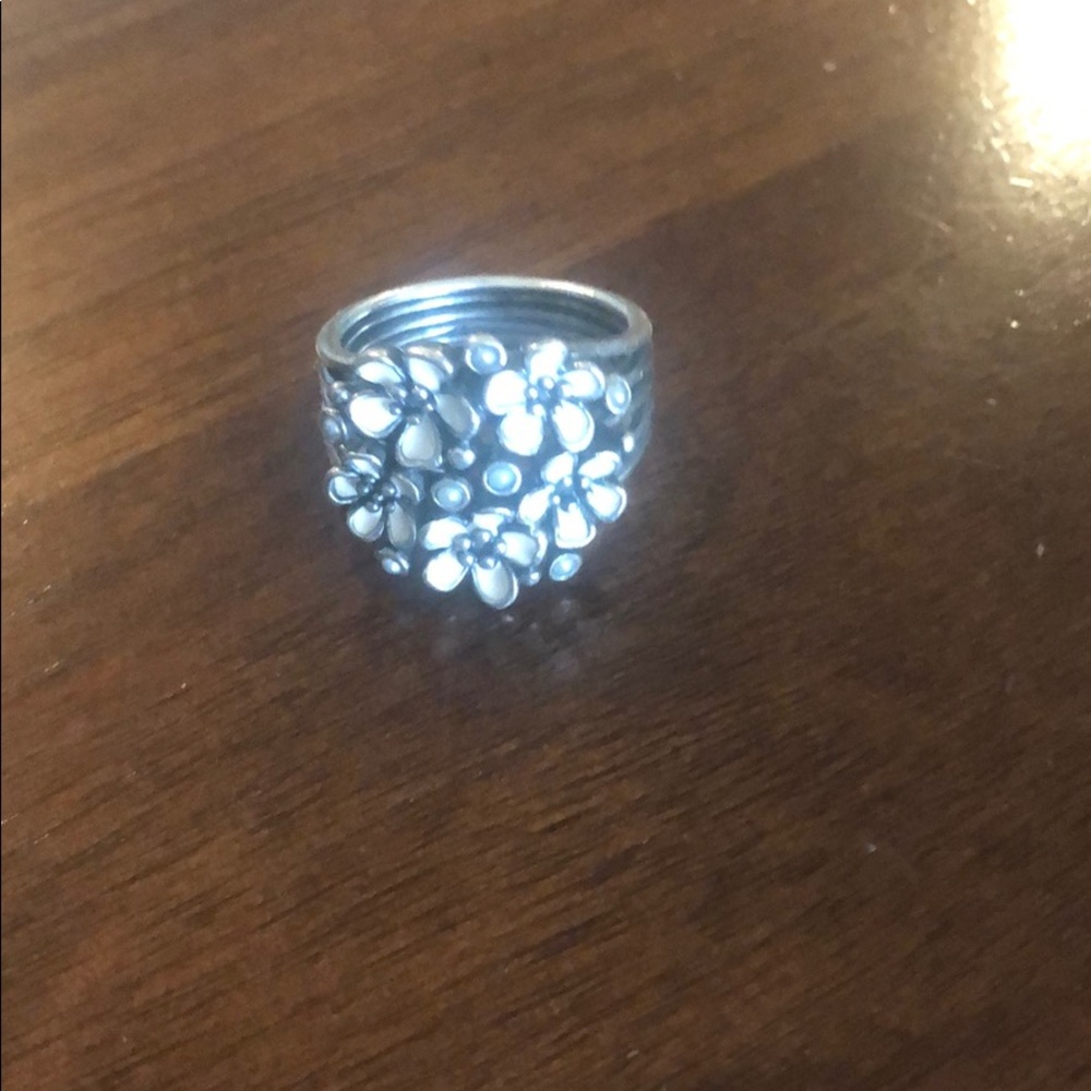 Pandora size 7 flower ring